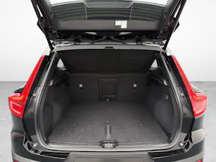 VOLVO XC40 2.0 B3 MH Plus Dark