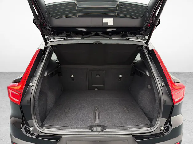 VOLVO XC40 2.0 B3 MH Plus Dark