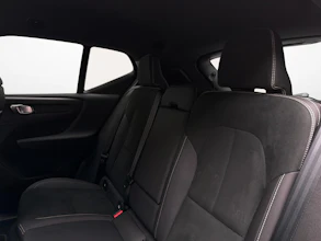 https://vehicle.imgix.net/4512128/44cedb7d-1445-4bb2-a11e-036682e5aef9.jpg