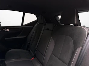 Fahrzeugbild VOLVO XC40 2.0 B3 MH Plus Dark