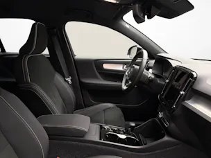 VOLVO XC40 2.0 B3 MH Plus Dark