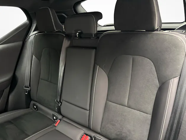 VOLVO XC40 2.0 B3 MH Plus Dark