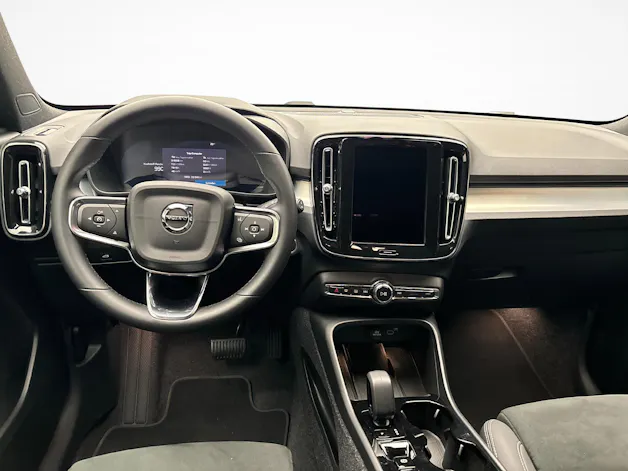 VOLVO XC40 2.0 B3 MH Plus Dark