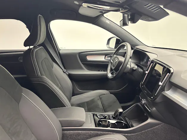 VOLVO XC40 2.0 B4 MH Plus Dark