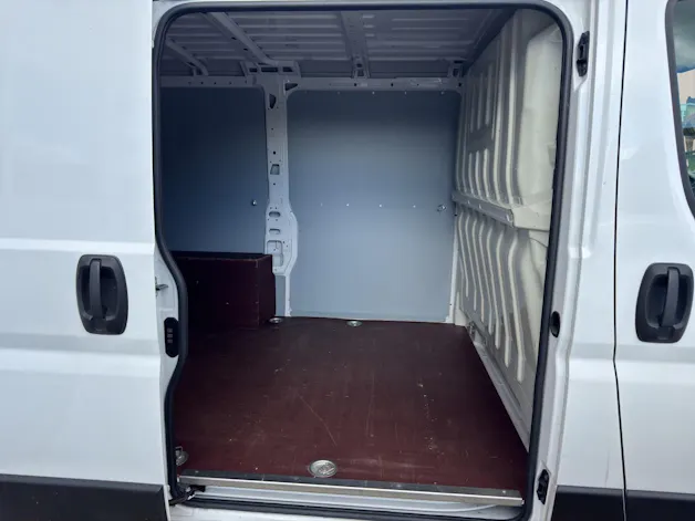 PEUGEOT Boxer Kaw. 330 L1H1 2.2 BlueHDi 120 Premium S/S