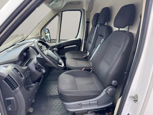 PEUGEOT Boxer Kaw. 330 L1H1 2.2 BlueHDi 120 Premium S/S