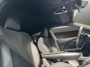 BMW X2 U10 20i sDrive paddles