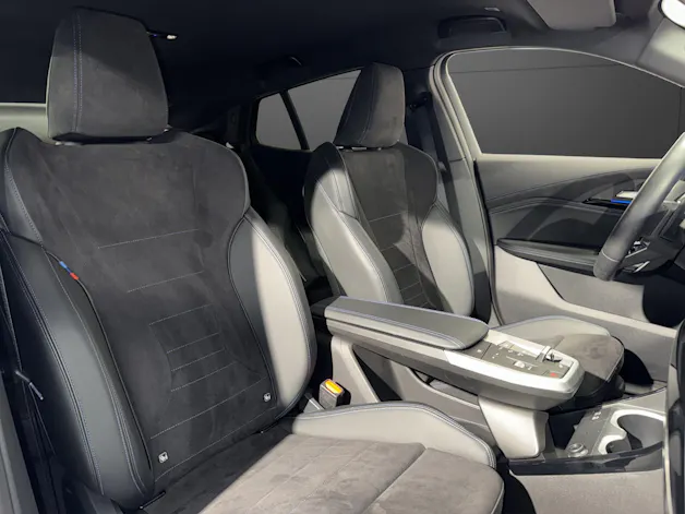 BMW X2 U10 20i sDrive paddles