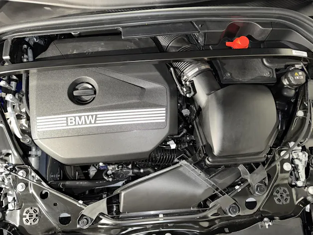 BMW X2 U10 20i sDrive paddles