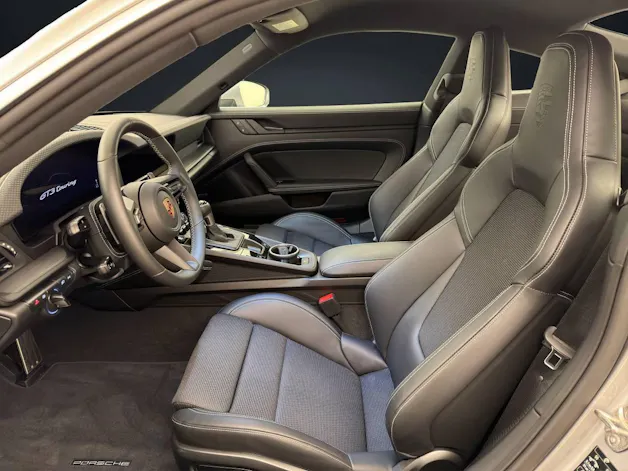 PORSCHE 911 GT3 mit Touring-Paket