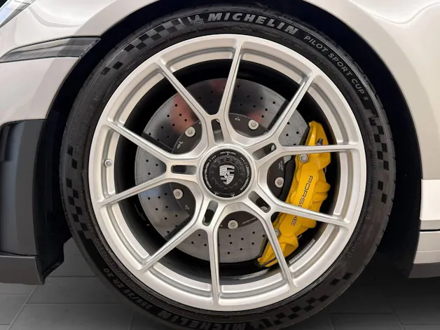 PORSCHE 911 GT3 mit Touring-Paket