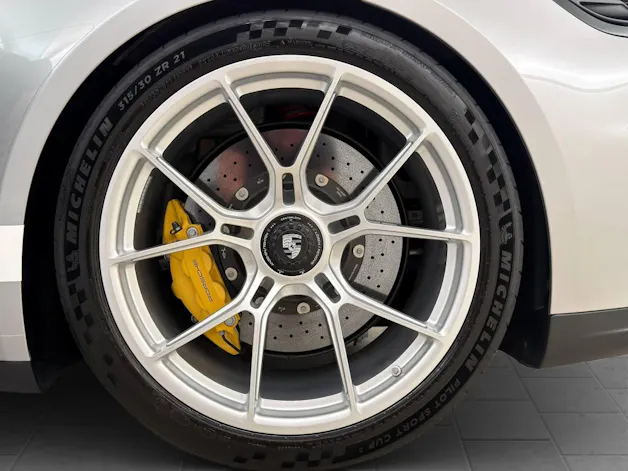 PORSCHE 911 GT3 mit Touring-Paket