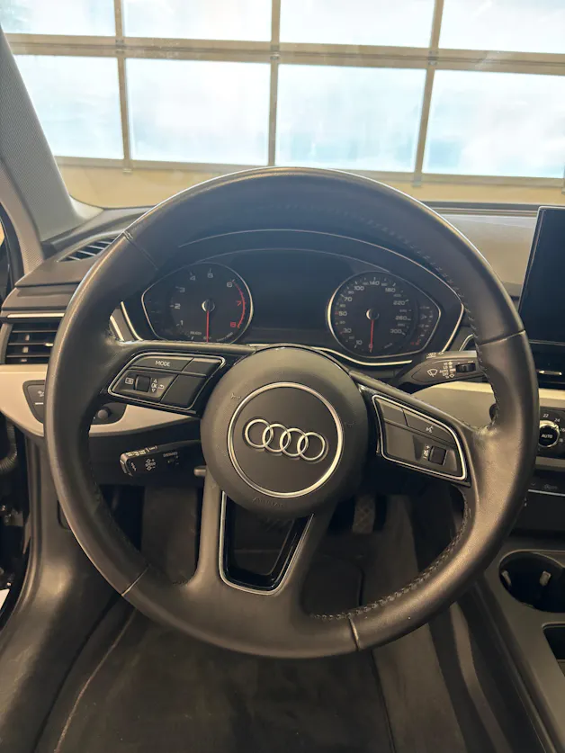 AUDI A4 Limousine 40 TFSI advanced S-tronic