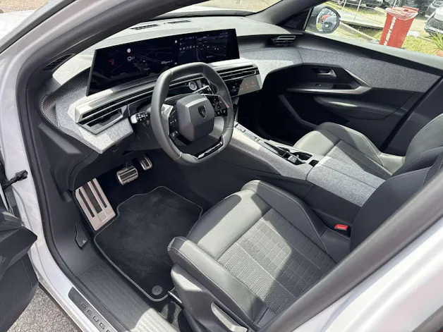 PEUGEOT 3008 145 GT Hybrid e-DCS-Automat