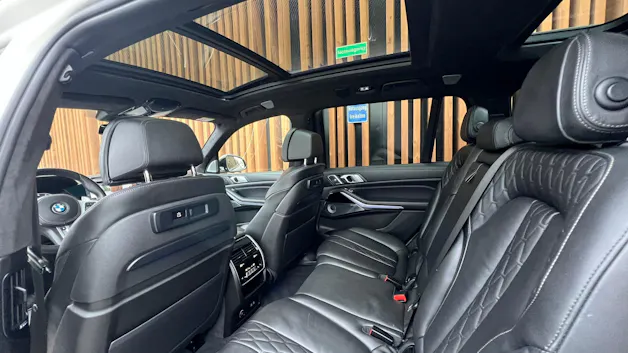 BMW X7 xDRIVE M50d STEPTRONIC BLACK l 400 PS