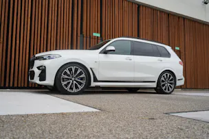 BMW X7 xDRIVE M50d STEPTRONIC BLACK l 400 PS