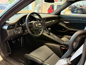 PORSCHE 911 R