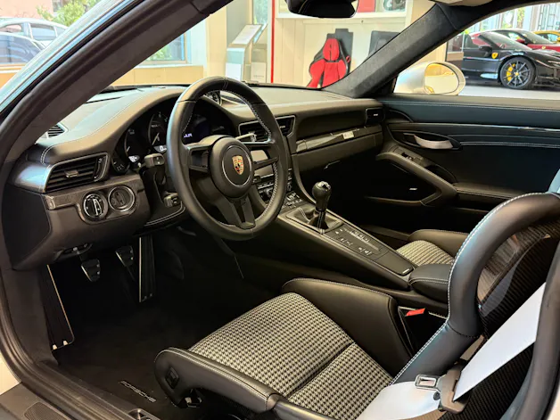 PORSCHE 911 R