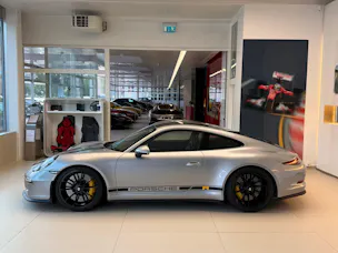 PORSCHE 911 R