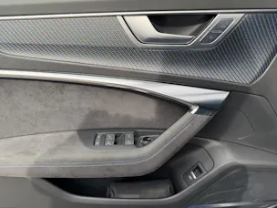 AUDI RS6 Avant 4.0 TFSI V8 Performance quattro