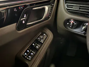PORSCHE Macan S PDK