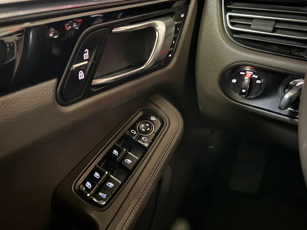 PORSCHE Macan S PDK
