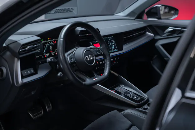 AUDI S3 Limousine 2.0 TFSI quattro S-Tronic / Sportsitze / Sportlenkrad / Virtual Cockpit