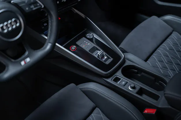 AUDI S3 Limousine 2.0 TFSI quattro S-Tronic / Sportsitze / Sportlenkrad / Virtual Cockpit