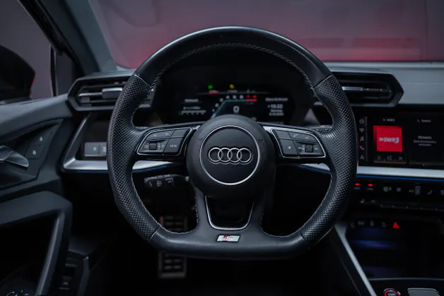 AUDI S3 Limousine 2.0 TFSI quattro S-Tronic / Sportsitze / Sportlenkrad / Virtual Cockpit