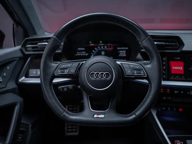 AUDI S3 Limousine 2.0 TFSI quattro S-Tronic / Sportsitze / Sportlenkrad / Virtual Cockpit