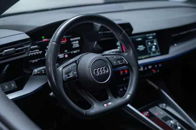 AUDI S3 Limousine 2.0 TFSI quattro S-Tronic / Sportsitze / Sportlenkrad / Virtual Cockpit