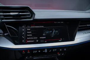 AUDI S3 Limousine 2.0 TFSI quattro S-Tronic / Sportsitze / Sportlenkrad / Virtual Cockpit