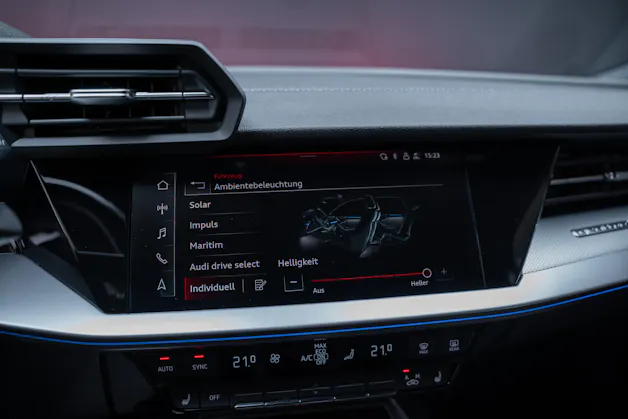 AUDI S3 Limousine 2.0 TFSI quattro S-Tronic / Sportsitze / Sportlenkrad / Virtual Cockpit