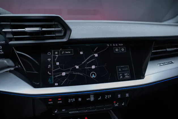 AUDI S3 Limousine 2.0 TFSI quattro S-Tronic / Sportsitze / Sportlenkrad / Virtual Cockpit