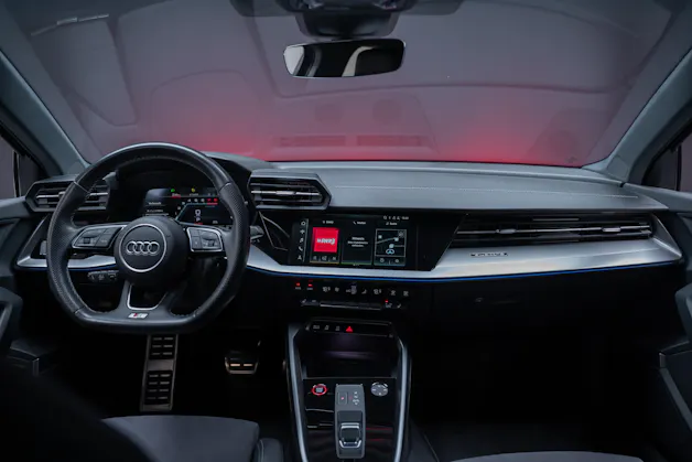 AUDI S3 Limousine 2.0 TFSI quattro S-Tronic / Sportsitze / Sportlenkrad / Virtual Cockpit