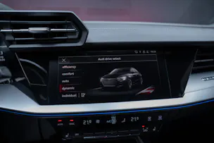 AUDI S3 Limousine 2.0 TFSI quattro S-Tronic / Sportsitze / Sportlenkrad / Virtual Cockpit