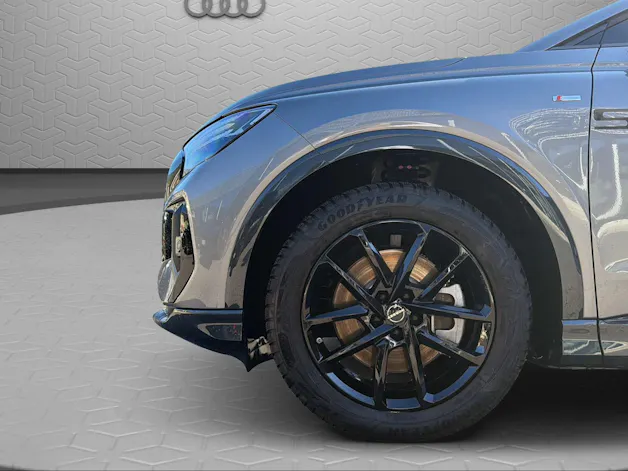 AUDI Q4 e-tron 45 Attraction quattro