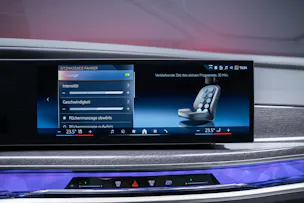 BMW 740d xDrive M Sport / Iconic Glow / Sky Lounge