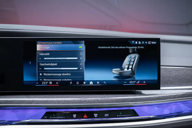 BMW 740d xDrive M Sport / Iconic Glow / Sky Lounge