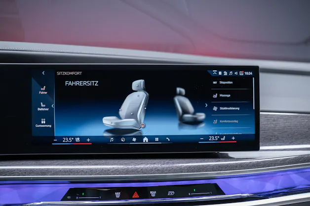 BMW 740d xDrive M Sport / Iconic Glow / Sky Lounge