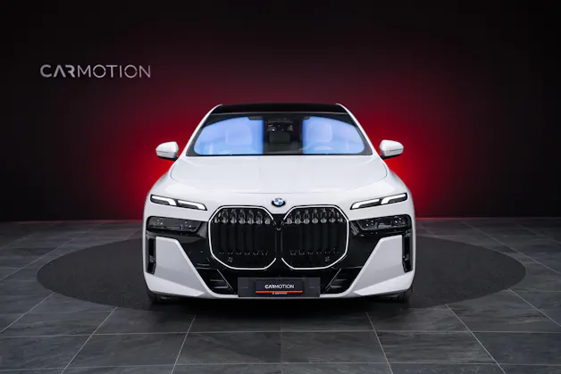 BMW 740d xDrive M Sport / Iconic Glow / Sky Lounge