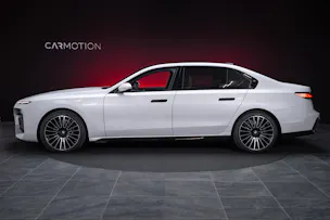 BMW 740d xDrive M Sport / Iconic Glow / Sky Lounge