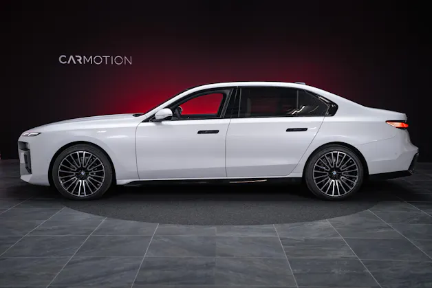 BMW 740d xDrive M Sport / Iconic Glow / Sky Lounge