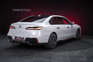 BMW 740d xDrive M Sport / Iconic Glow / Sky Lounge
