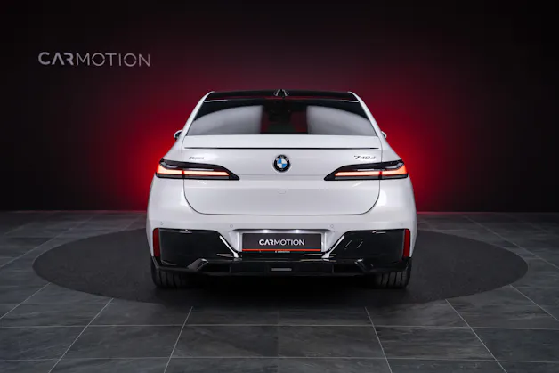 BMW 740d xDrive M Sport / Iconic Glow / Sky Lounge
