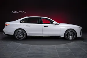 BMW 740d xDrive M Sport / Iconic Glow / Sky Lounge