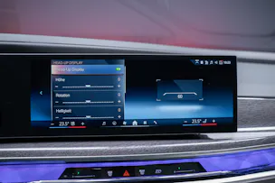 BMW 740d xDrive M Sport / Iconic Glow / Sky Lounge