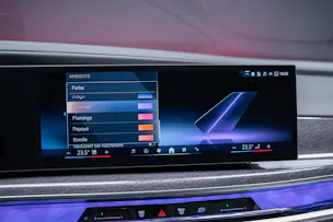 BMW 740d xDrive M Sport / Iconic Glow / Sky Lounge