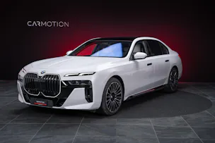 BMW 740d xDrive M Sport / Iconic Glow / Sky Lounge
