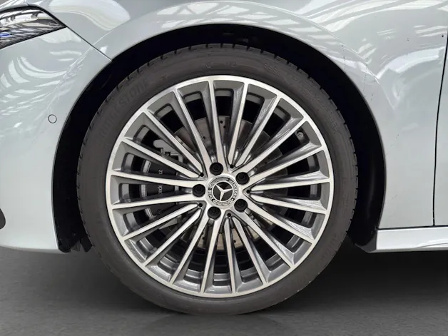 MERCEDES-BENZ A 250 4M - AMG / DISTRONIC / 360 Grad Kamera / Soundsystem